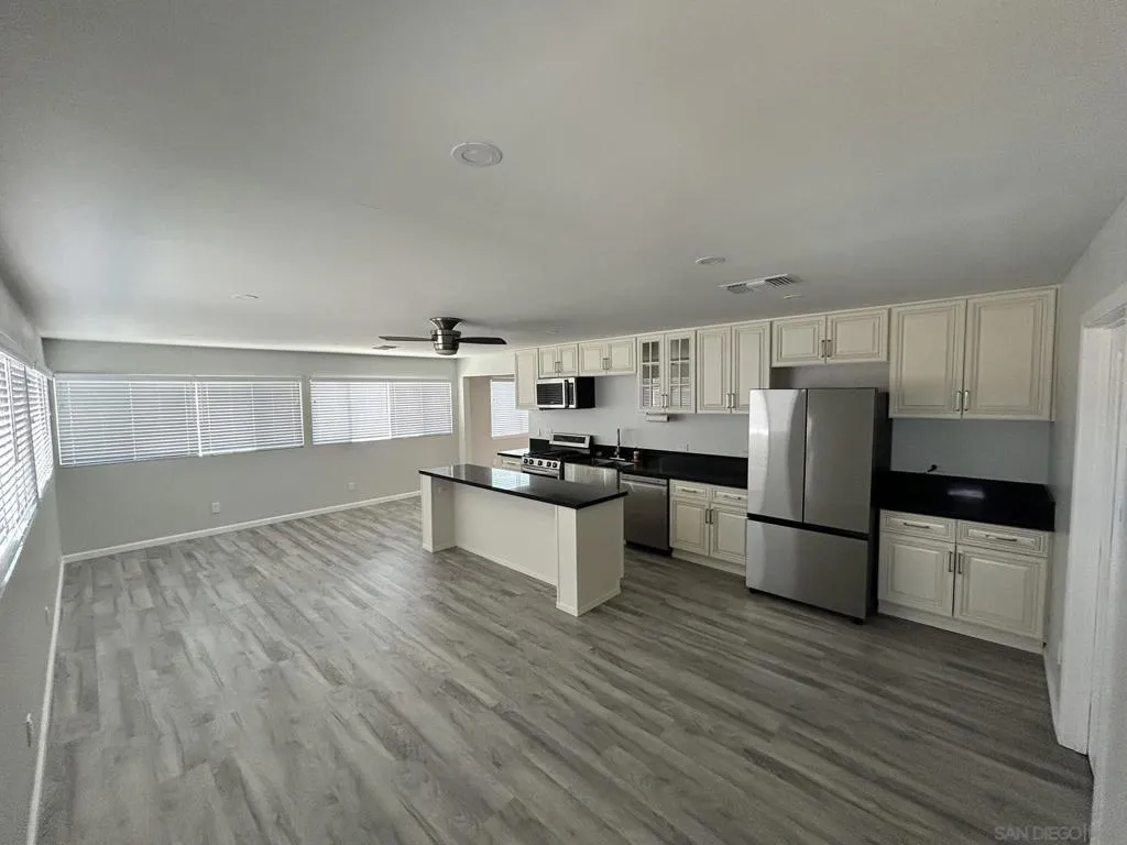 27452 Silver Lakes Pkwy, Helendale, California 92342 home-pic-2