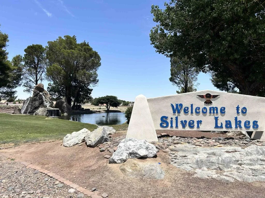 27452 Silver Lakes Pkwy, Helendale, California 92342 home-pic-1