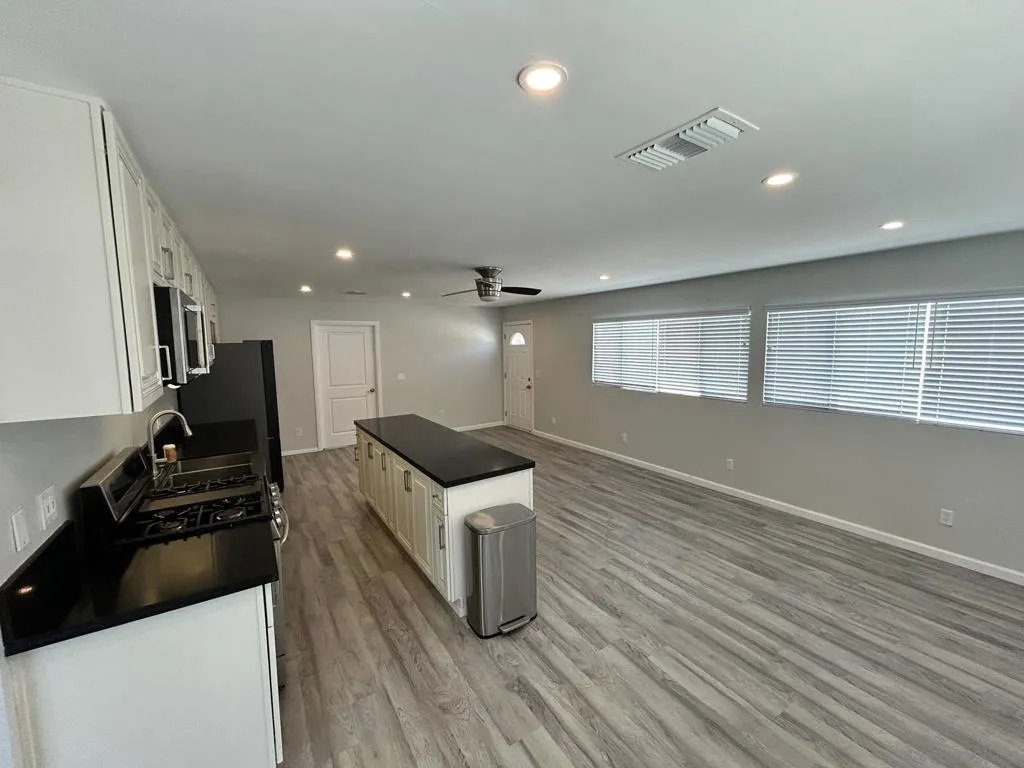 27452 Silver Lakes Pkwy, Helendale, California 92342 home-pic-4