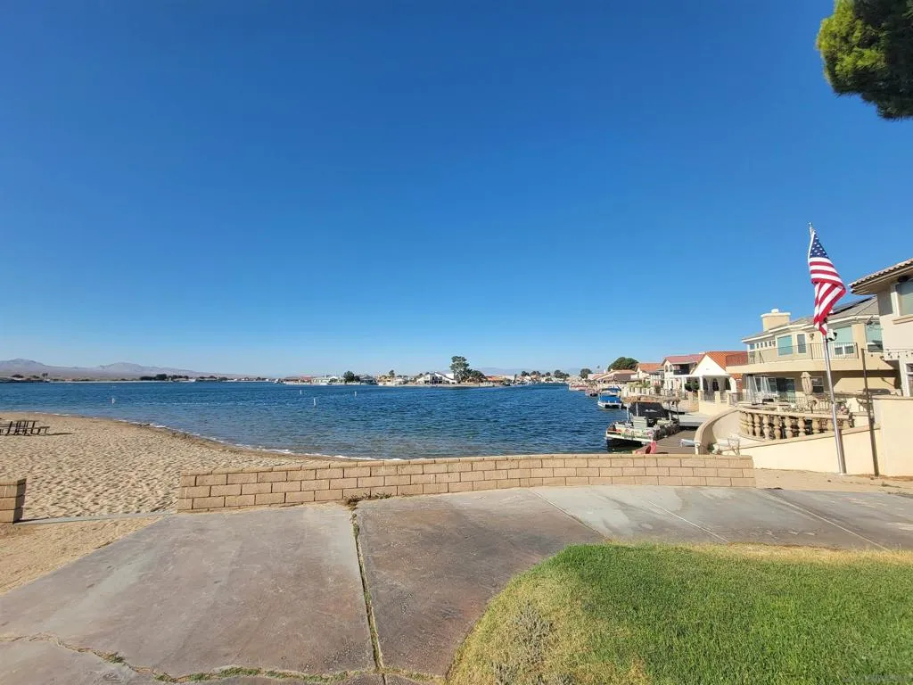 27452 Silver Lakes Pkwy, Helendale, California 92342 home-pic-24