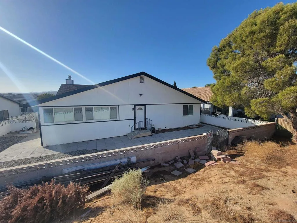 27452 Silver Lakes Pkwy, Helendale, California 92342 home-pic-19