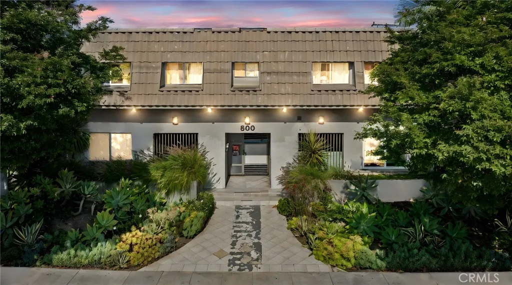 800 N Eucalyptus Avenue 108, Inglewood, California 90302, 2 Bedrooms Bedrooms, ,1 BathroomBathrooms,Residential,For Sale,Eucalyptus,WS25140574