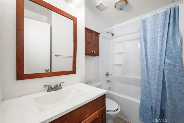 Second master bathroom upstairs.