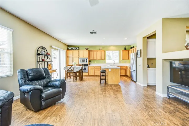 6174 Risingstar Drive, Eastvale, California 92880