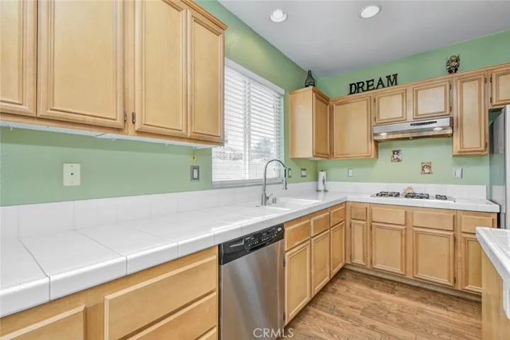 6174 Risingstar Drive, Eastvale, California 92880