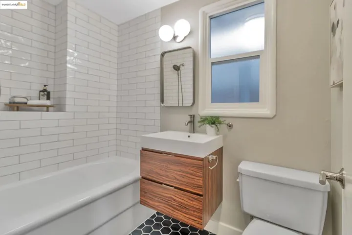 4053 Huntington, Oakland, California 94619