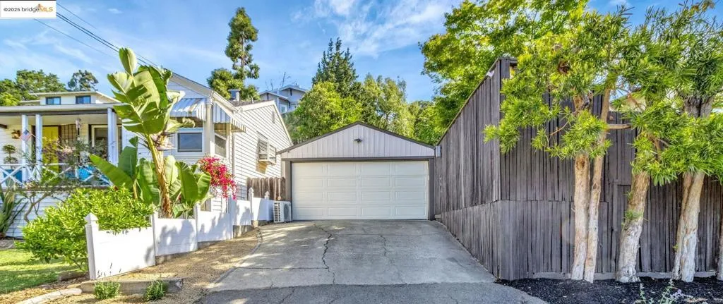 4053 Huntington, Oakland, California 94619
