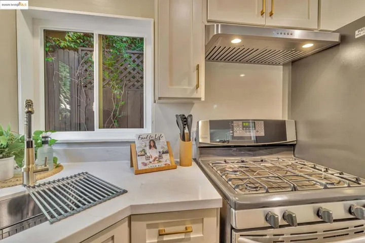 4053 Huntington, Oakland, California 94619