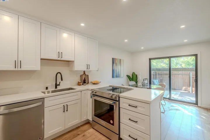 217 College View Dr, Rohnert Park, California 94928