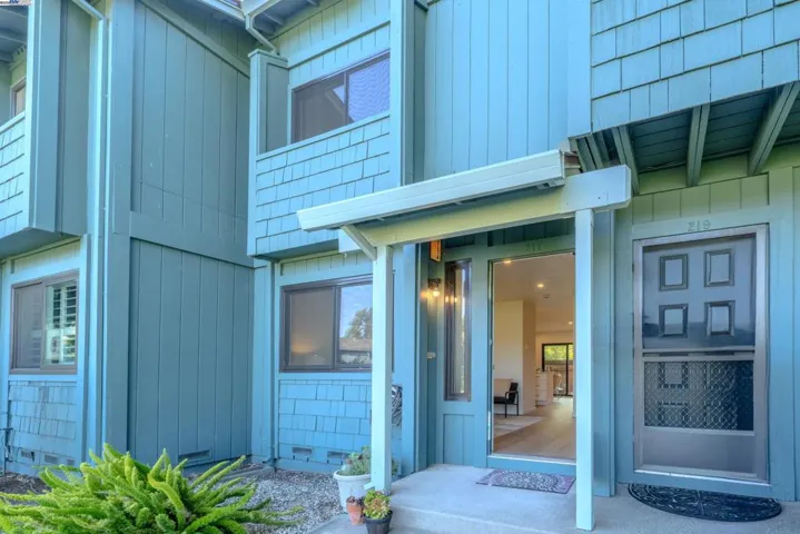 217 College View Dr, Rohnert Park, California 94928