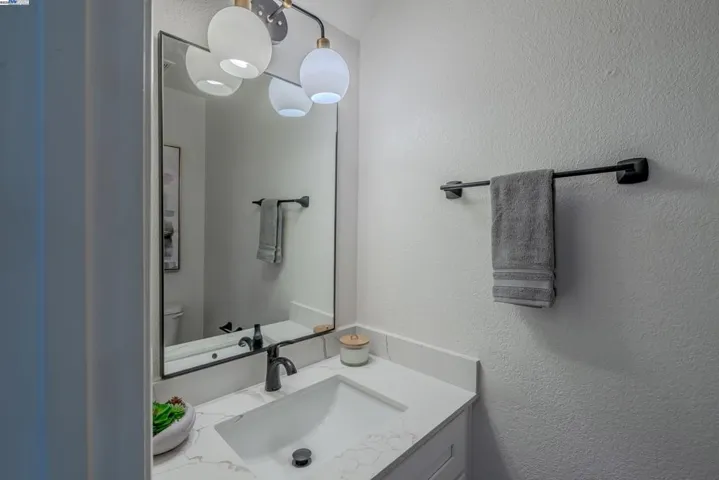 217 College View Dr, Rohnert Park, California 94928