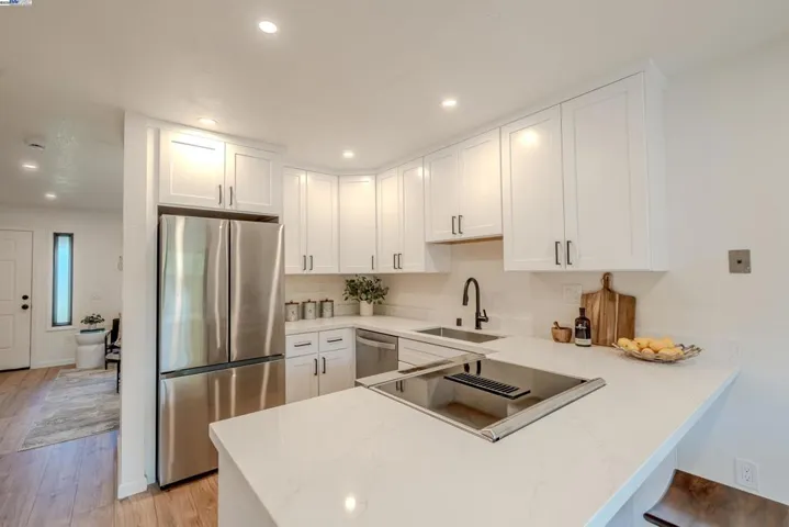 217 College View Dr, Rohnert Park, California 94928
