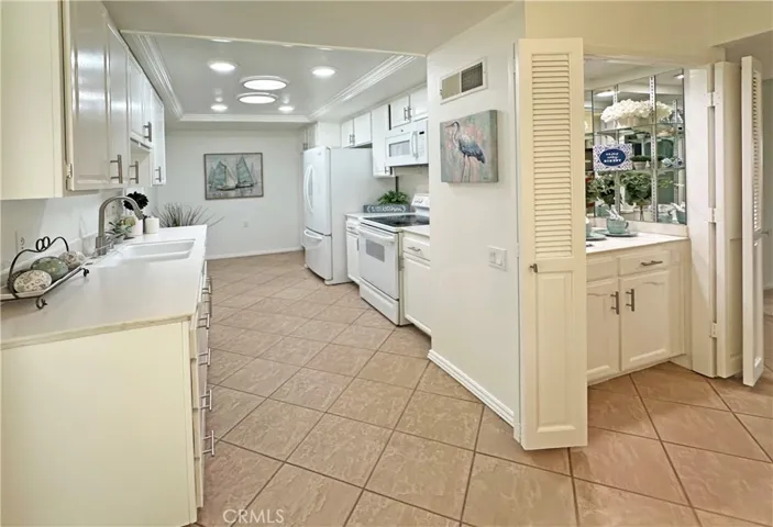3525 Bahia Blanca W B, Laguna Woods, California 92637