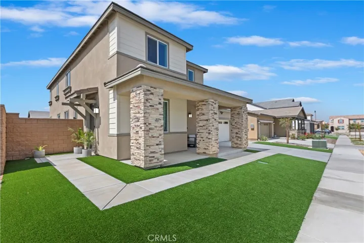 16707 Island Oak Street, Fontana, California 92336