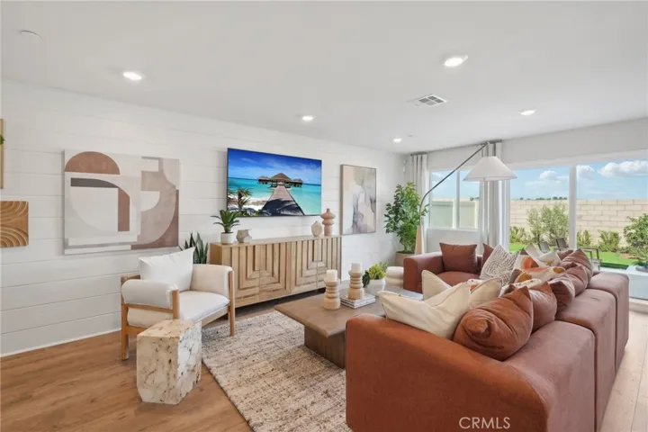 MODEL HOME