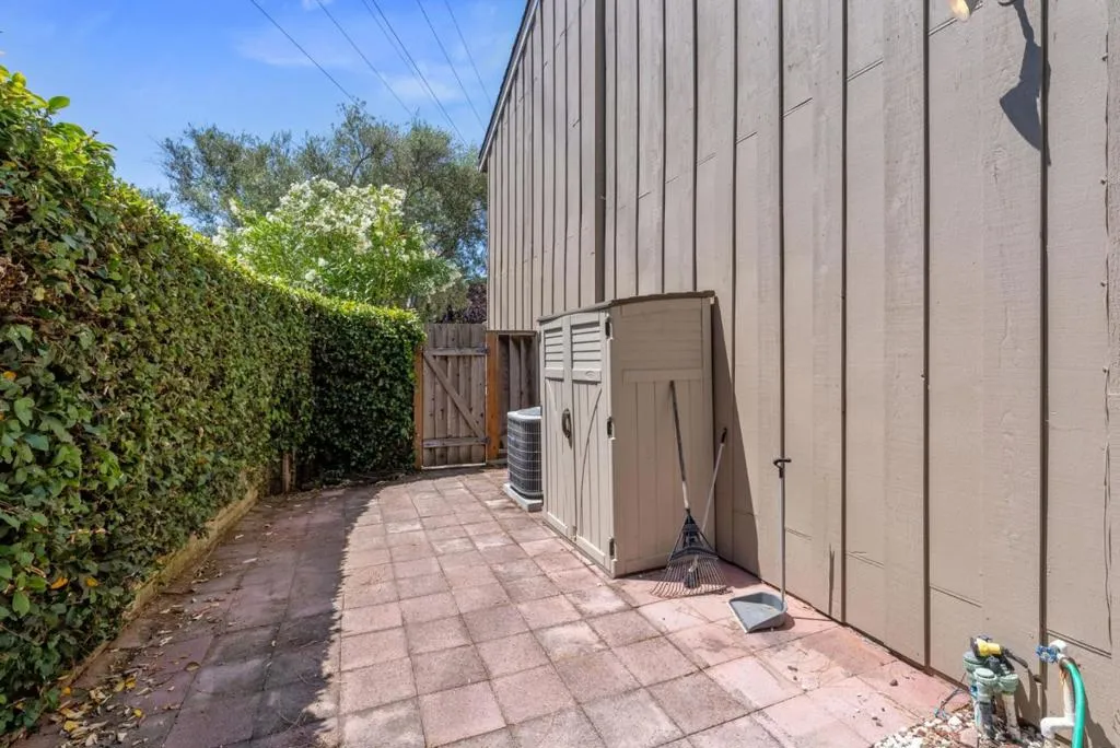 22883 Longdown Road, Cupertino, California 95014 home-pic-33