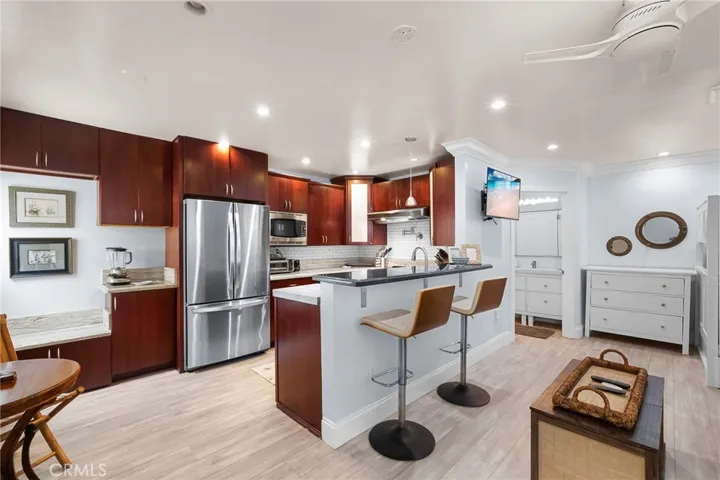 BEAUTIFUL UPDATED KITCHEN