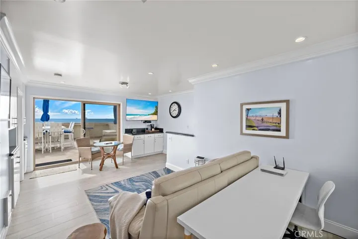 UPSTAIRS LIVING SPACE OPENS TO PRIVATE DECK