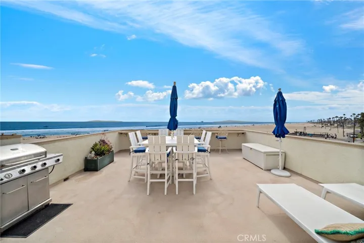 ONE OF ONLY A FEW PRIVATE DECKS