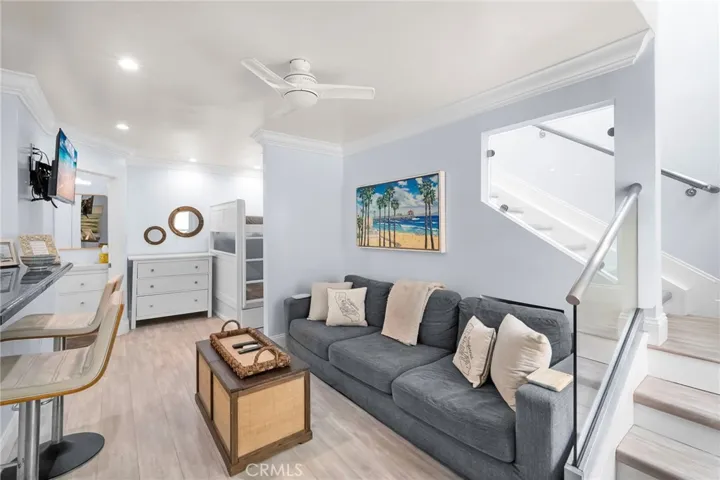 ATTRACTIVE LIVING SPACE