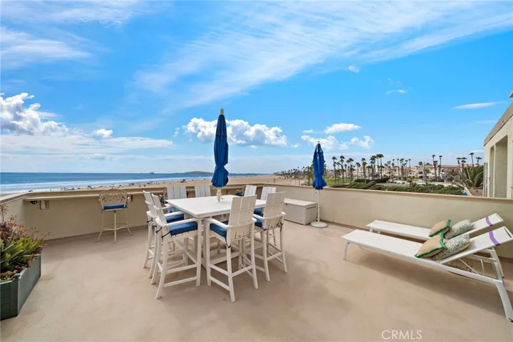 PRIVATE DECK