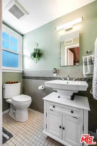917 W Orange Grove Avenue, Burbank, California 91506