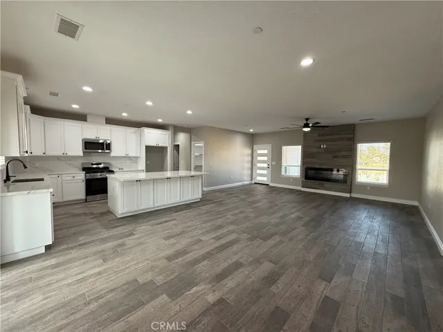 10561 Mohawk, Apple Valley, California 92308