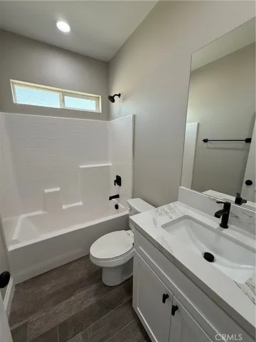 10561 Mohawk, Apple Valley, California 92308