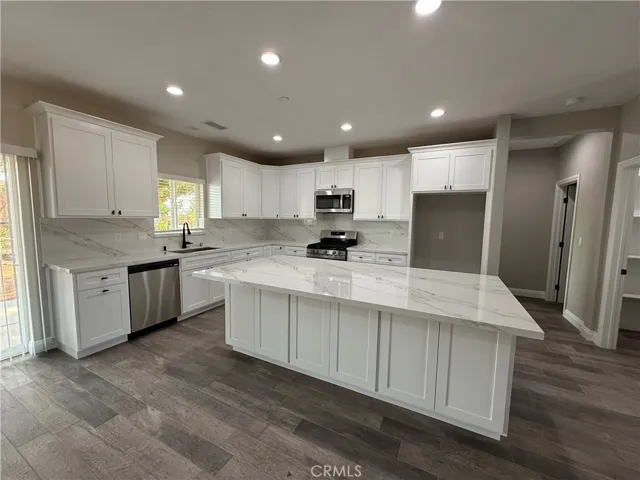 10561 Mohawk, Apple Valley, California 92308