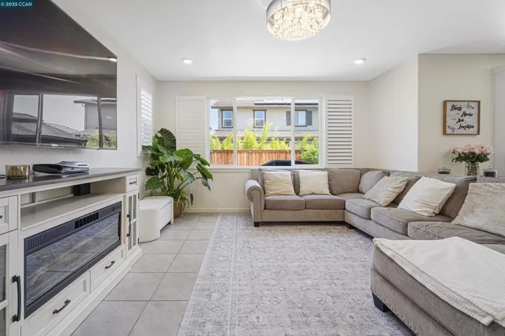 546 Avanti Way, Oakley, California 94561