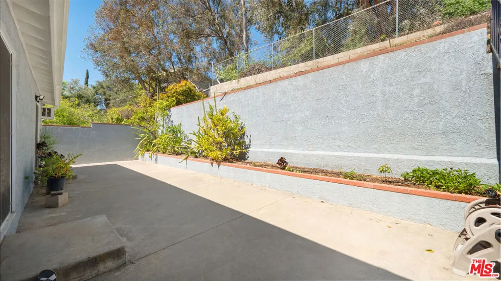 2655 Saxon Drive, Los Angeles, California 90065 home-pic-29