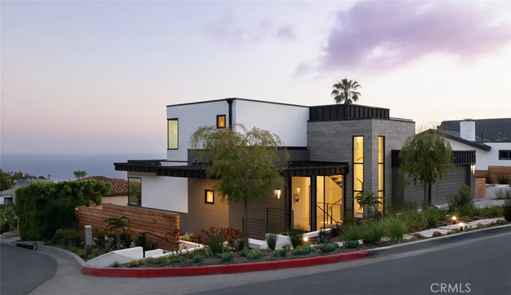 1105 Skyline Drive, Laguna Beach, California 92651, 4 Bedrooms Bedrooms, ,5 BathroomsBathrooms,Residential,For Sale,Skyline,OC25142005