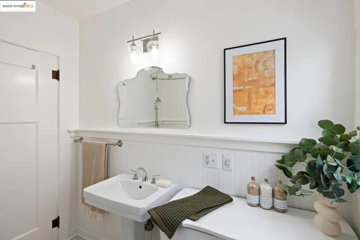 3915 Glen Park Rd, Oakland, California 94602