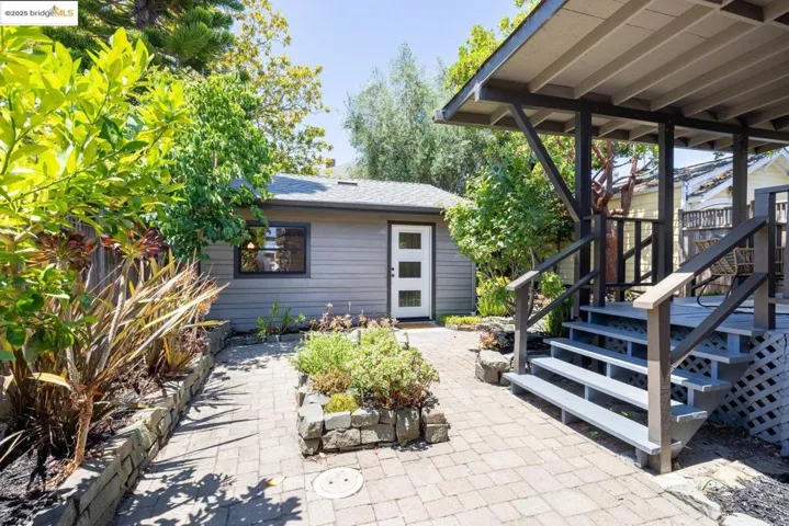 3915 Glen Park Rd, Oakland, California 94602