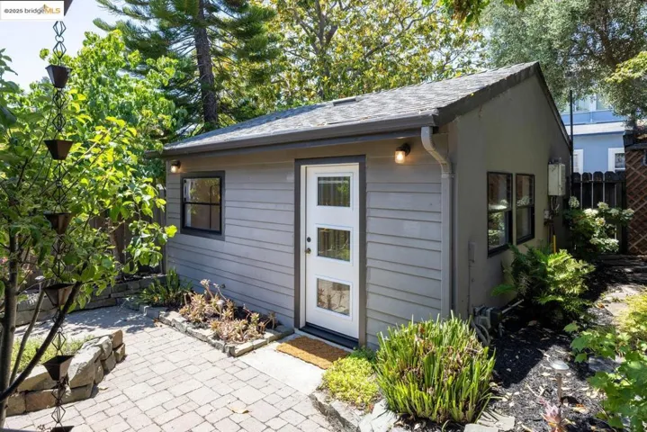 3915 Glen Park Rd, Oakland, California 94602