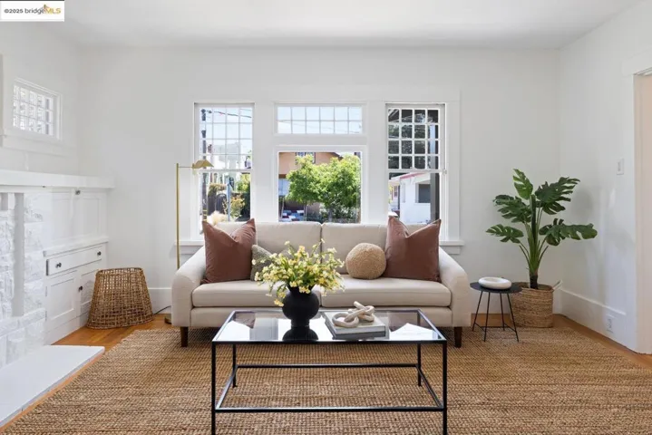 3915 Glen Park Rd, Oakland, California 94602