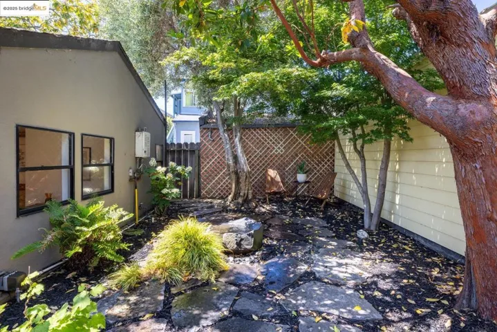 3915 Glen Park Rd, Oakland, California 94602