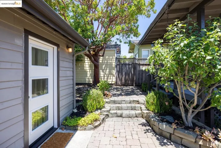 3915 Glen Park Rd, Oakland, California 94602