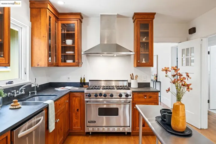 3915 Glen Park Rd, Oakland, California 94602