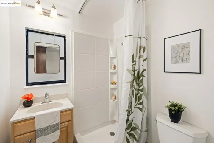 3915 Glen Park Rd, Oakland, California 94602