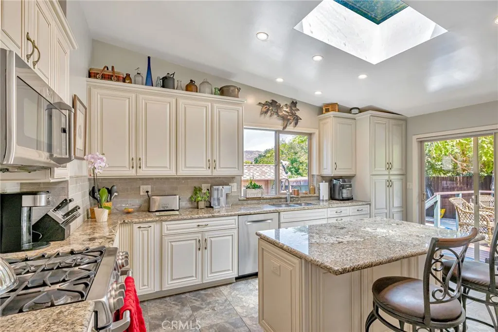 1126 Katherine Road, Simi Valley, California 93063 home-pic-12