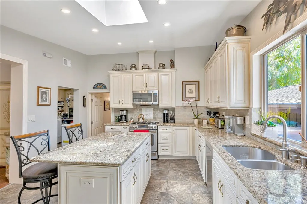 1126 Katherine Road, Simi Valley, California 93063 home-pic-14