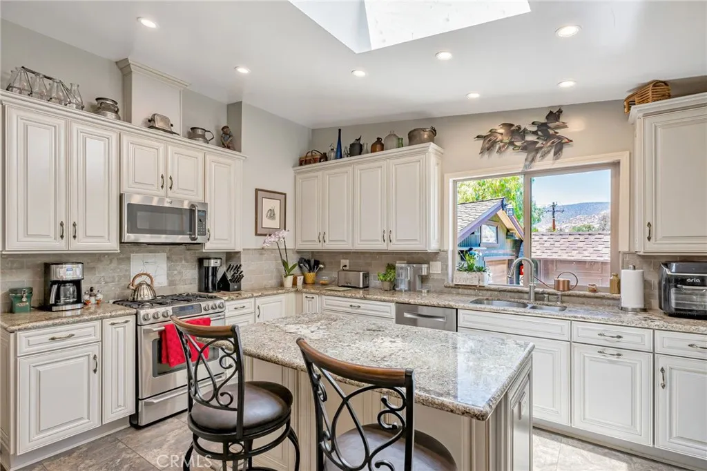 1126 Katherine Road, Simi Valley, California 93063 home-pic-11