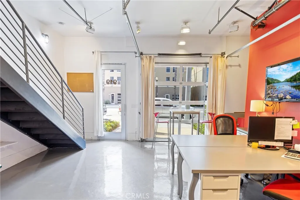 919 E Santa Ana Boulevard, Santa Ana, California 92701 home-pic-0