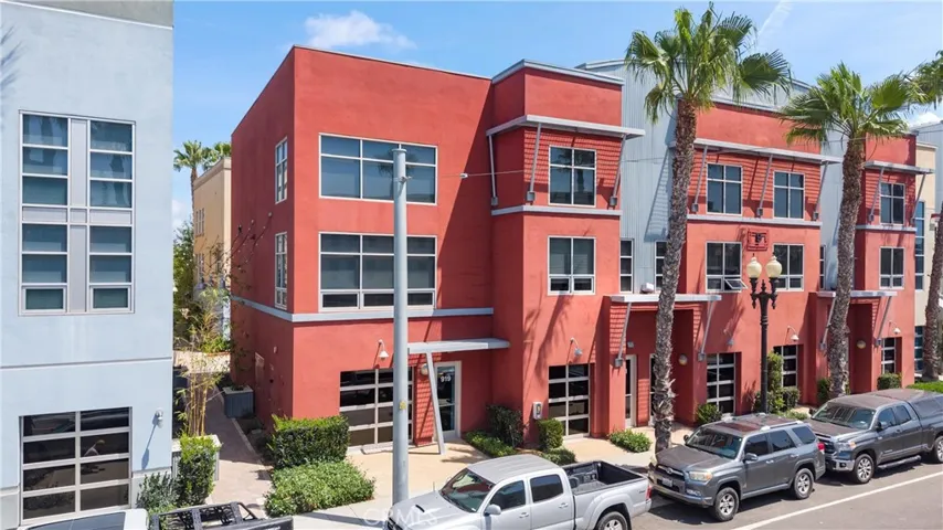 The property has additional windows than other units as this is an end unit location!