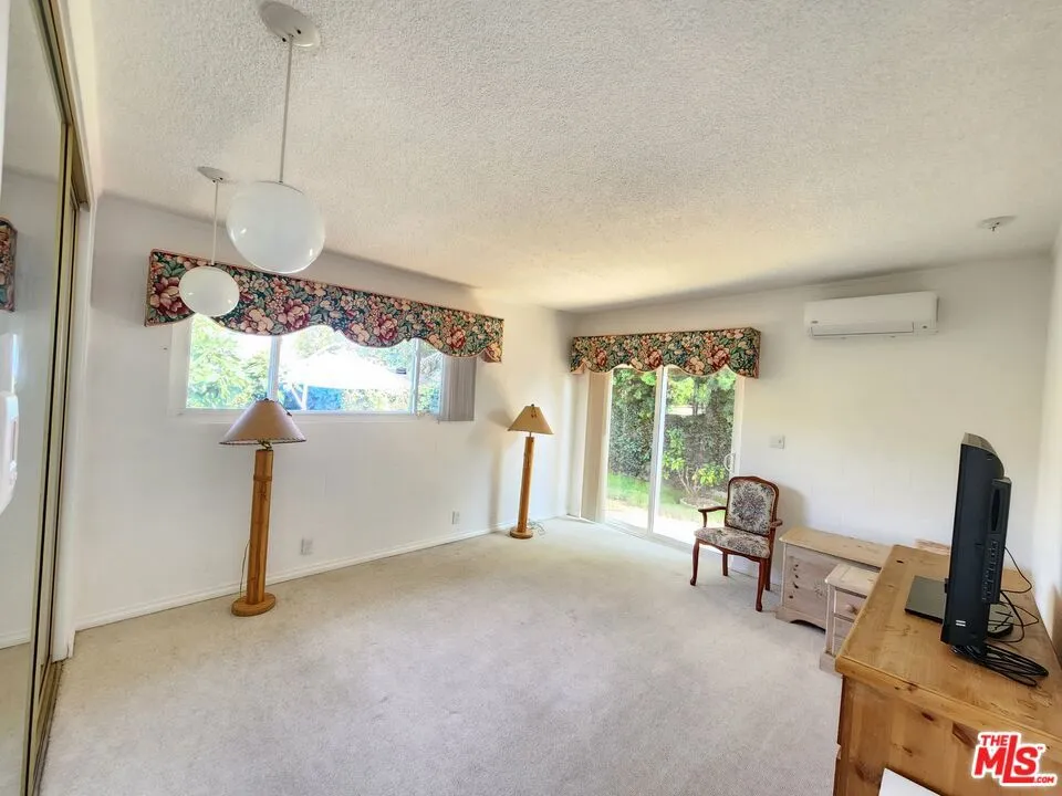 8130 Grimsby Avenue, Los Angeles, California 90045 home-pic-22