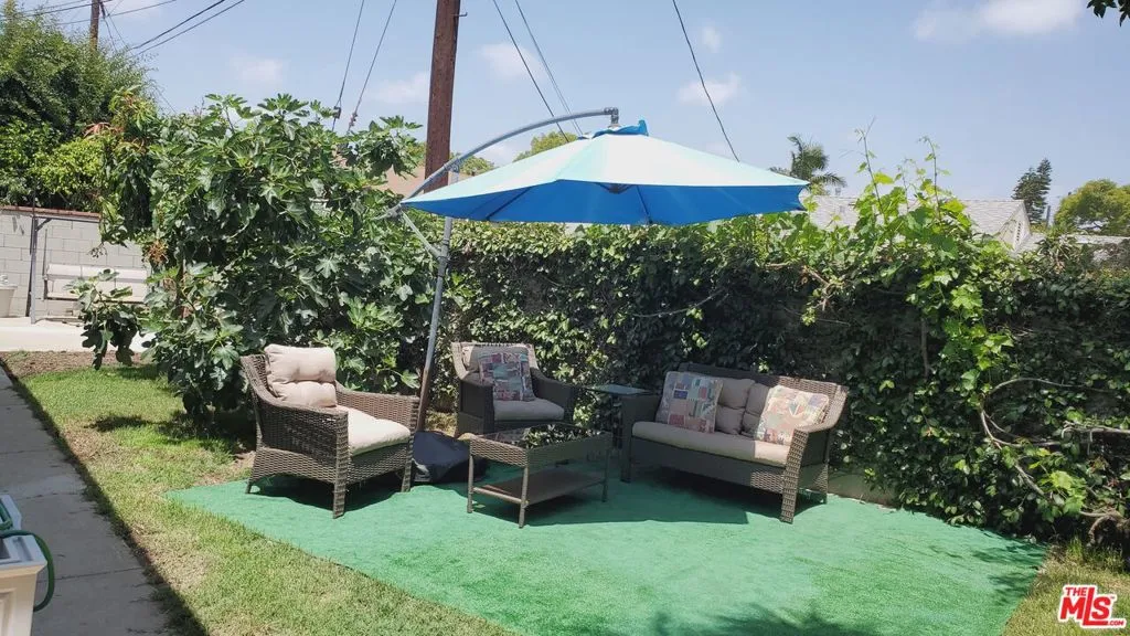 8130 Grimsby Avenue, Los Angeles, California 90045 home-pic-36