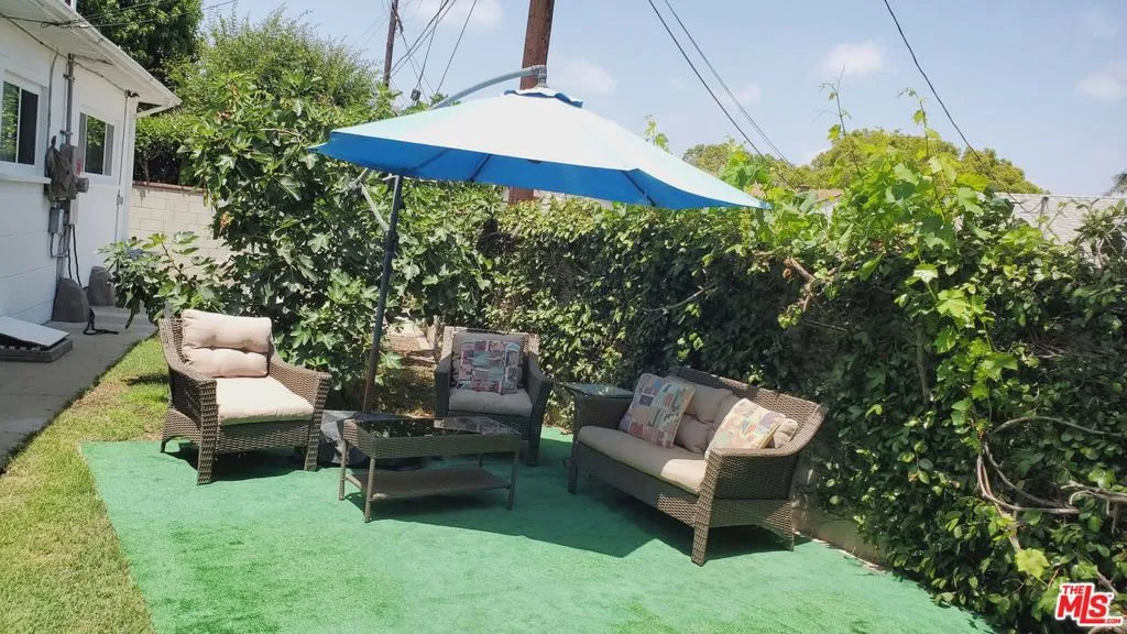 8130 Grimsby Avenue, Los Angeles, California 90045 home-pic-32