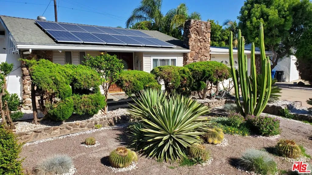 8130 Grimsby Avenue, Los Angeles, California 90045 home-pic-2