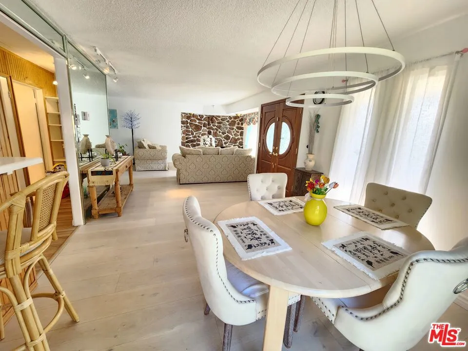 8130 Grimsby Avenue, Los Angeles, California 90045 home-pic-11